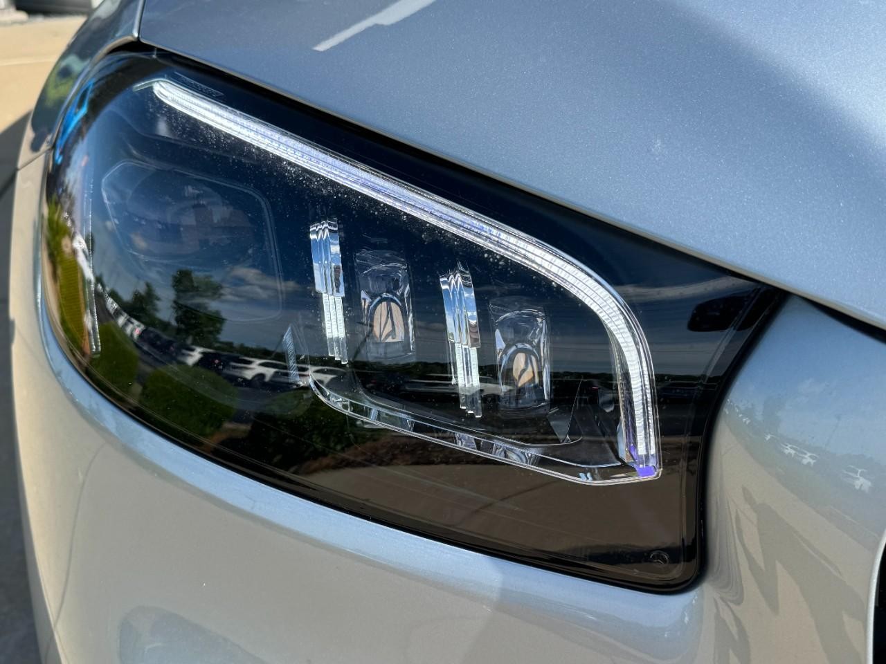 Mercedes-Benz GLS Vehicle Full-screen Gallery Image 12