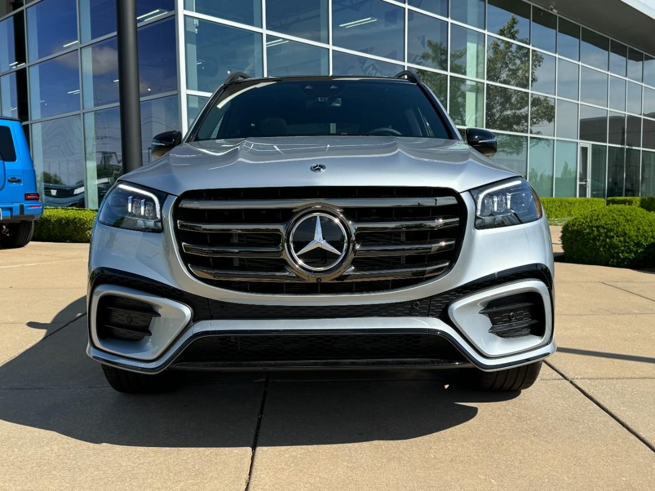 Mercedes-Benz GLS Vehicle Full-screen Gallery Image 14