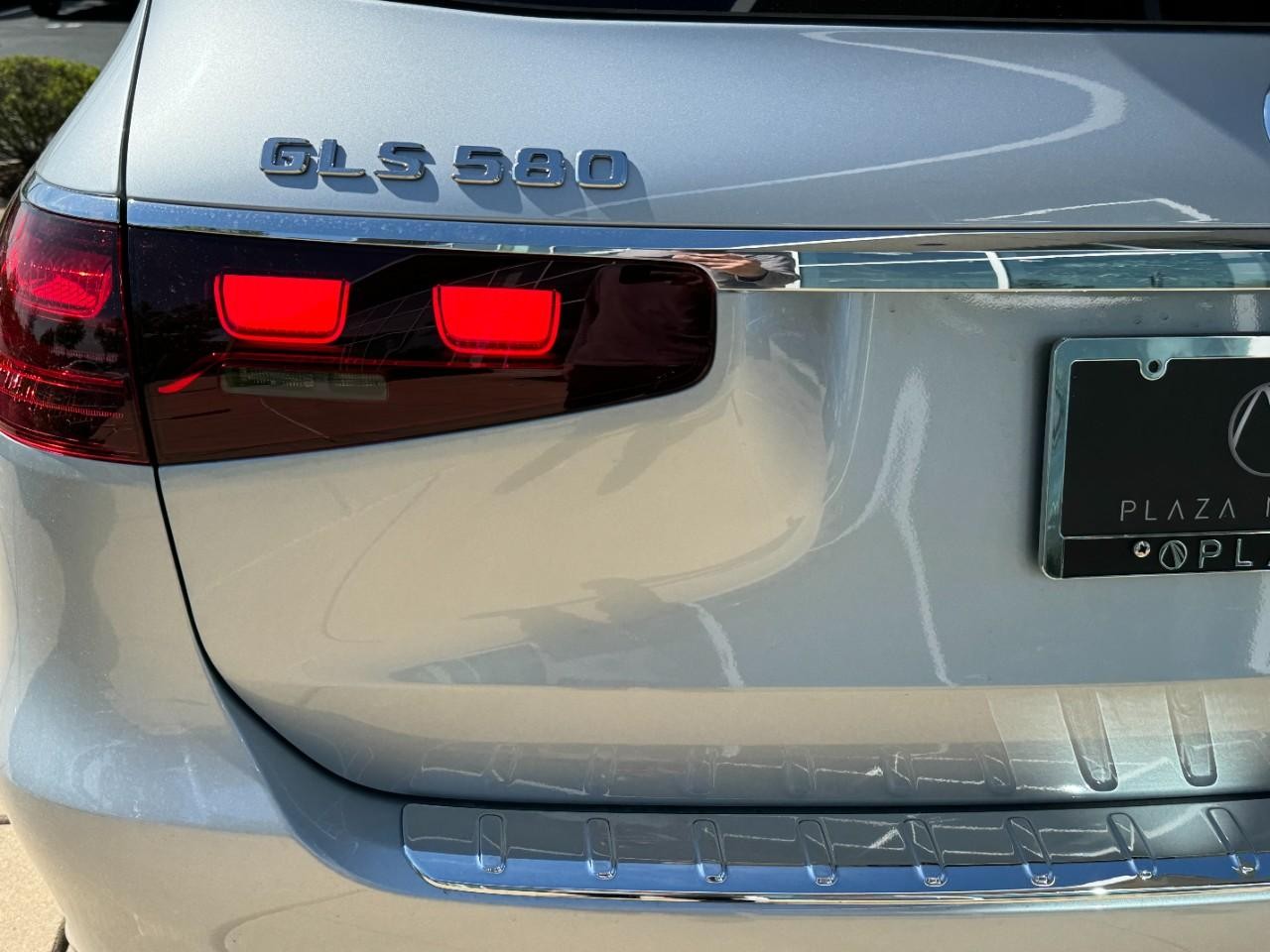 Mercedes-Benz GLS Vehicle Full-screen Gallery Image 15