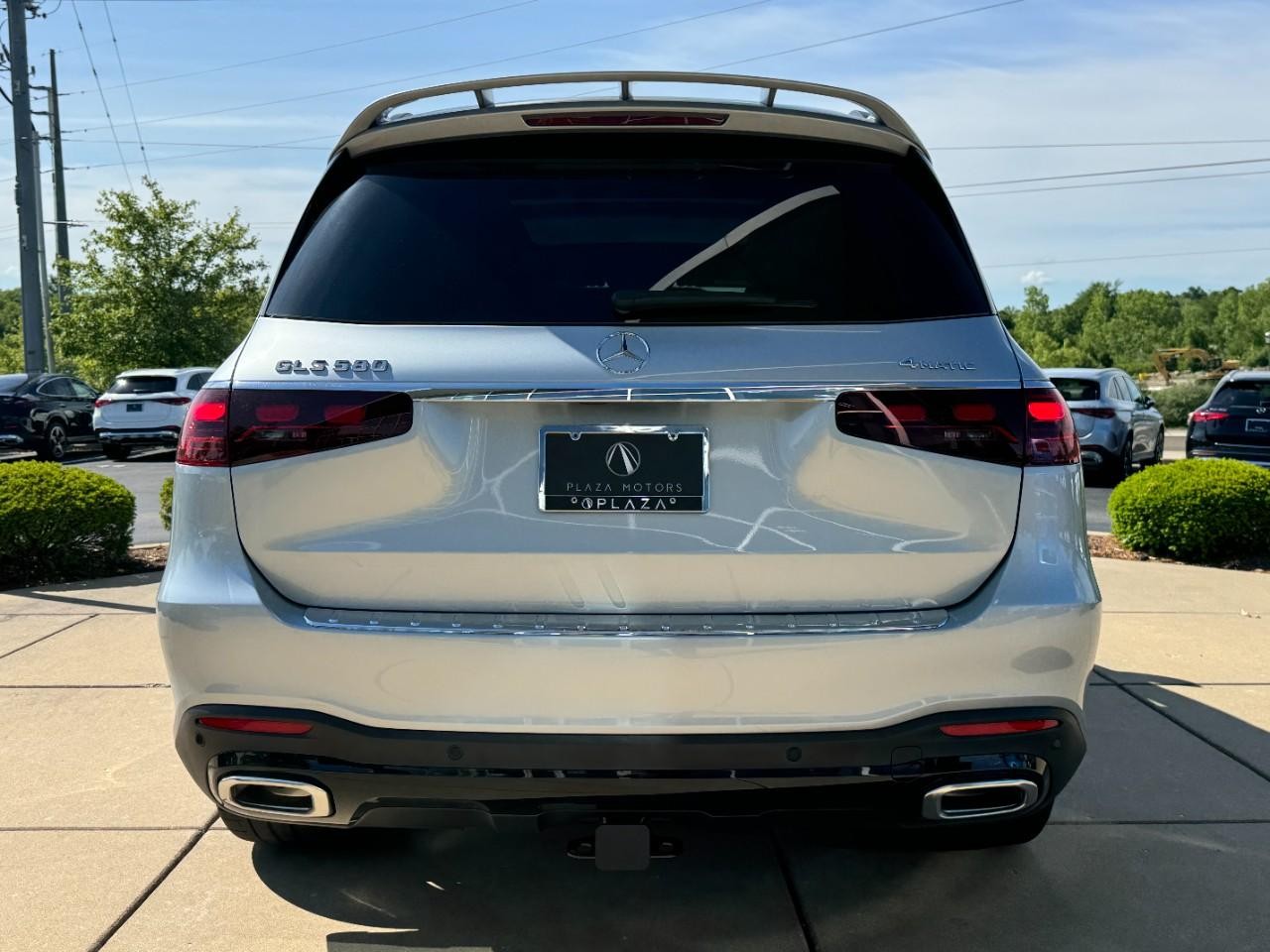 Mercedes-Benz GLS Vehicle Full-screen Gallery Image 17