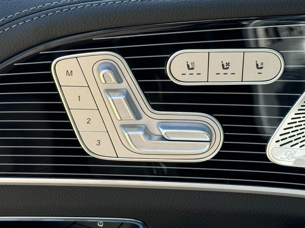 Mercedes-Benz GLS Vehicle Full-screen Gallery Image 23