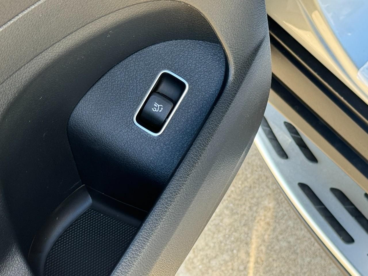 Mercedes-Benz GLS Vehicle Full-screen Gallery Image 25