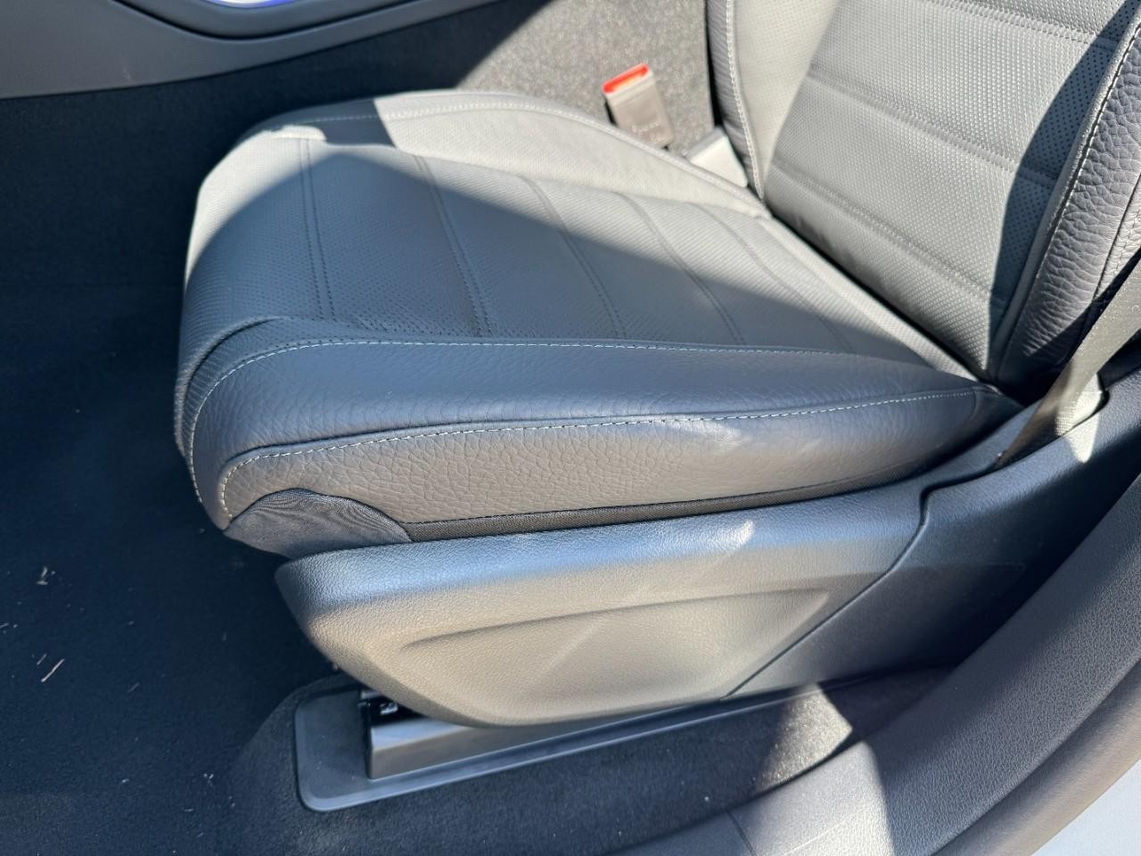 Mercedes-Benz GLS Vehicle Full-screen Gallery Image 27