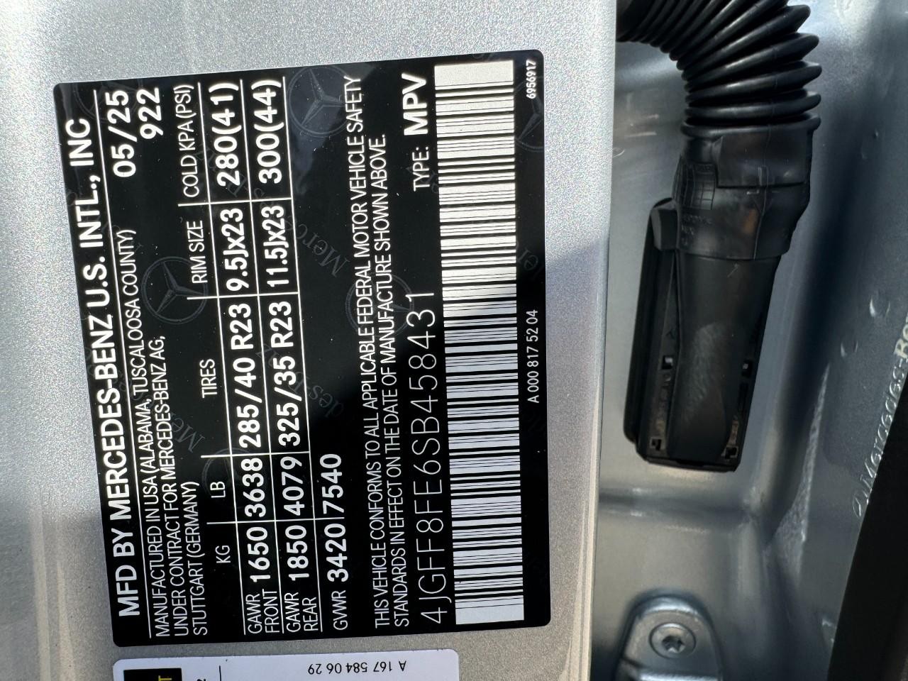 Mercedes-Benz GLS Vehicle Full-screen Gallery Image 32