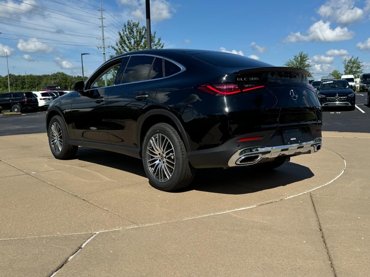 Mercedes-Benz GLC Vehicle Full-screen Gallery Image 3