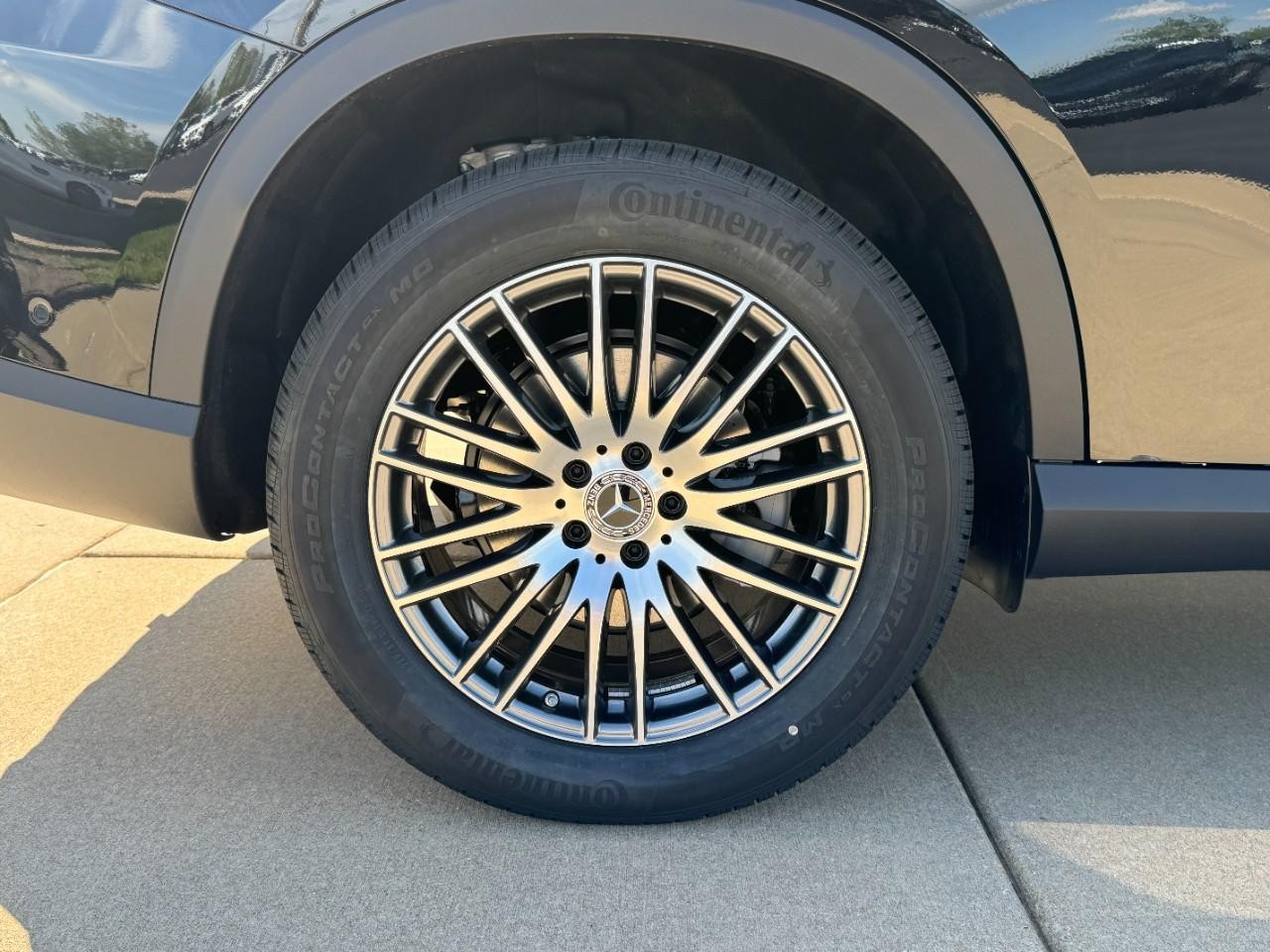 Mercedes-Benz GLC Vehicle Full-screen Gallery Image 5