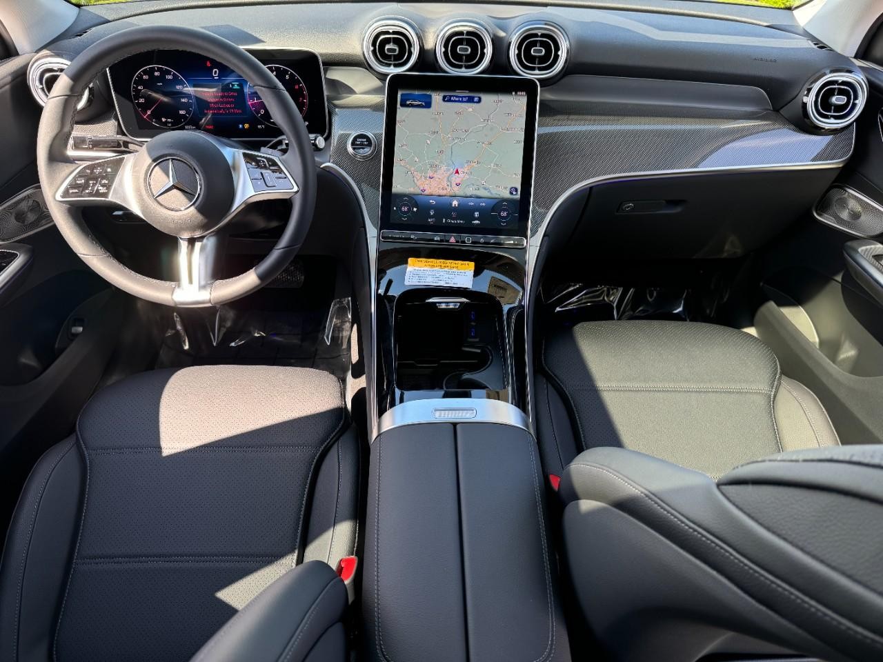 Mercedes-Benz GLC Vehicle Full-screen Gallery Image 6