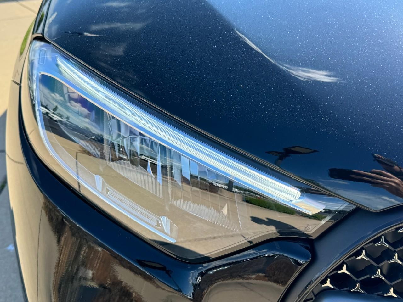 Mercedes-Benz GLC Vehicle Full-screen Gallery Image 12