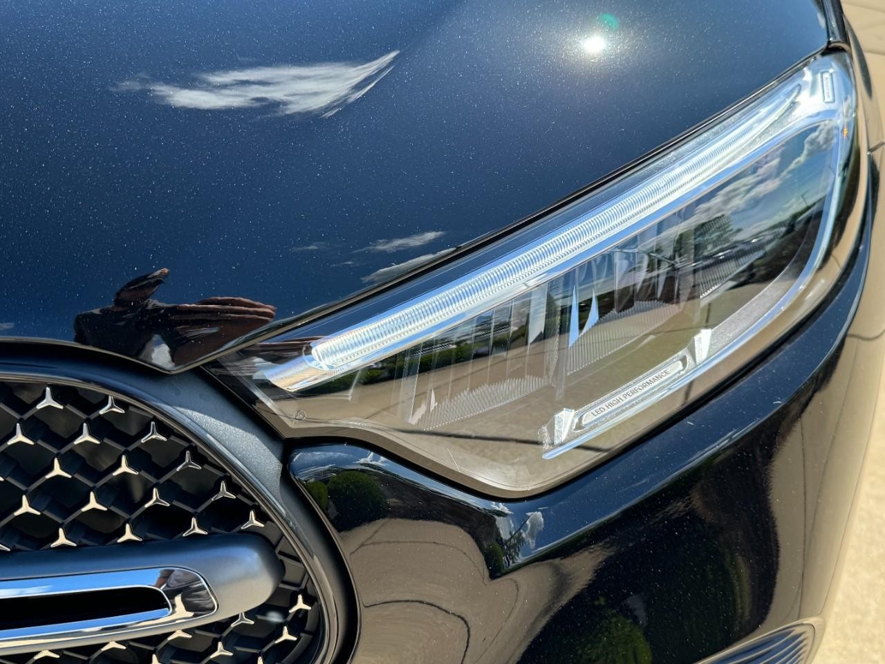 Mercedes-Benz GLC Vehicle Full-screen Gallery Image 13