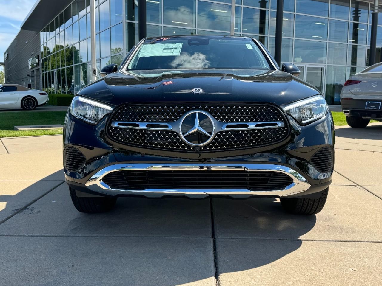 Mercedes-Benz GLC Vehicle Full-screen Gallery Image 14