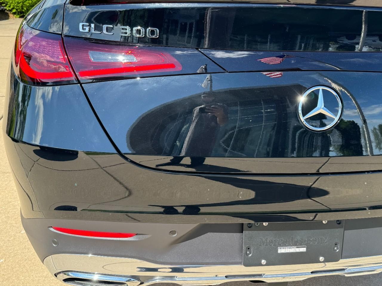 Mercedes-Benz GLC Vehicle Full-screen Gallery Image 15