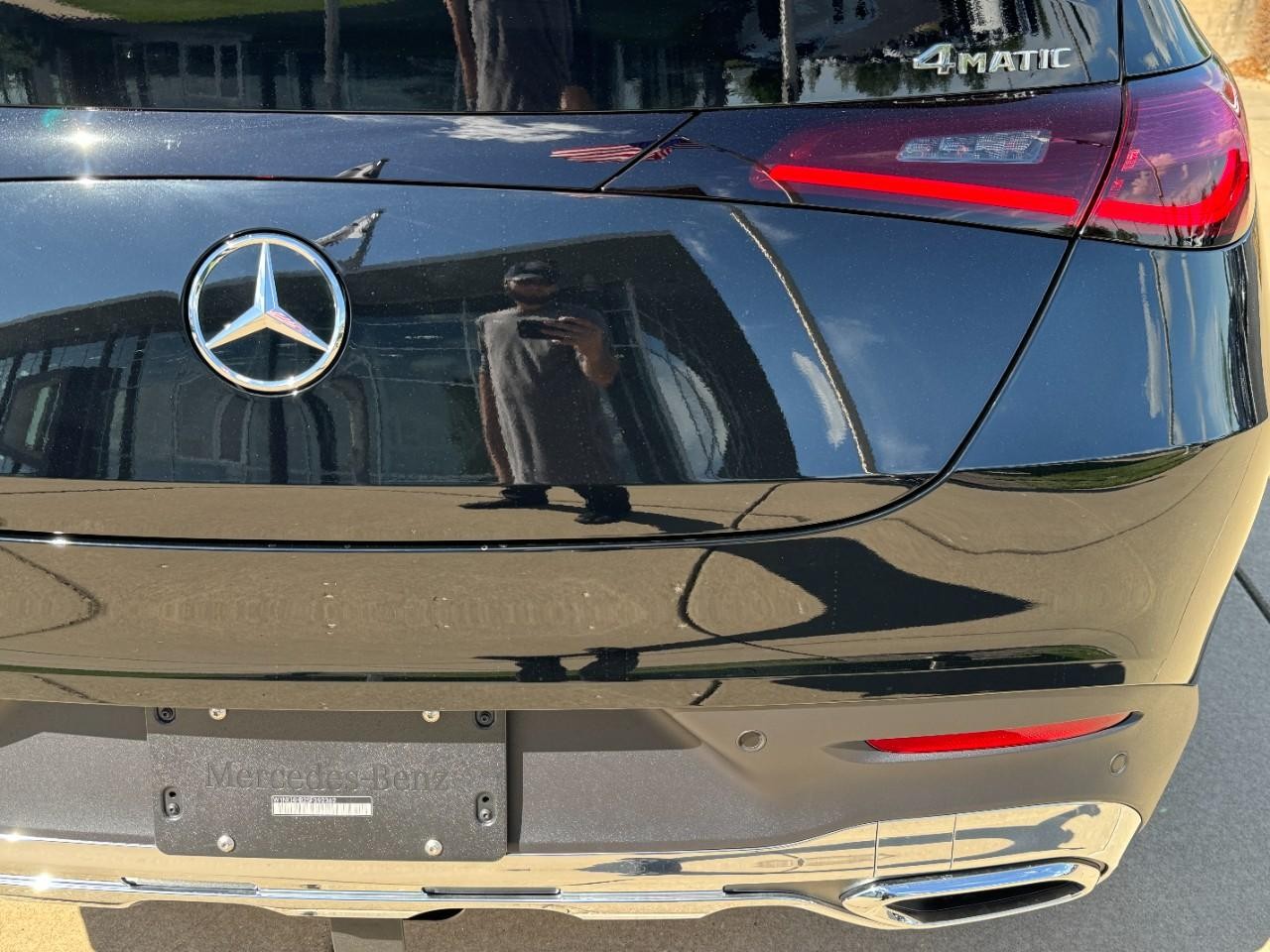 Mercedes-Benz GLC Vehicle Full-screen Gallery Image 16