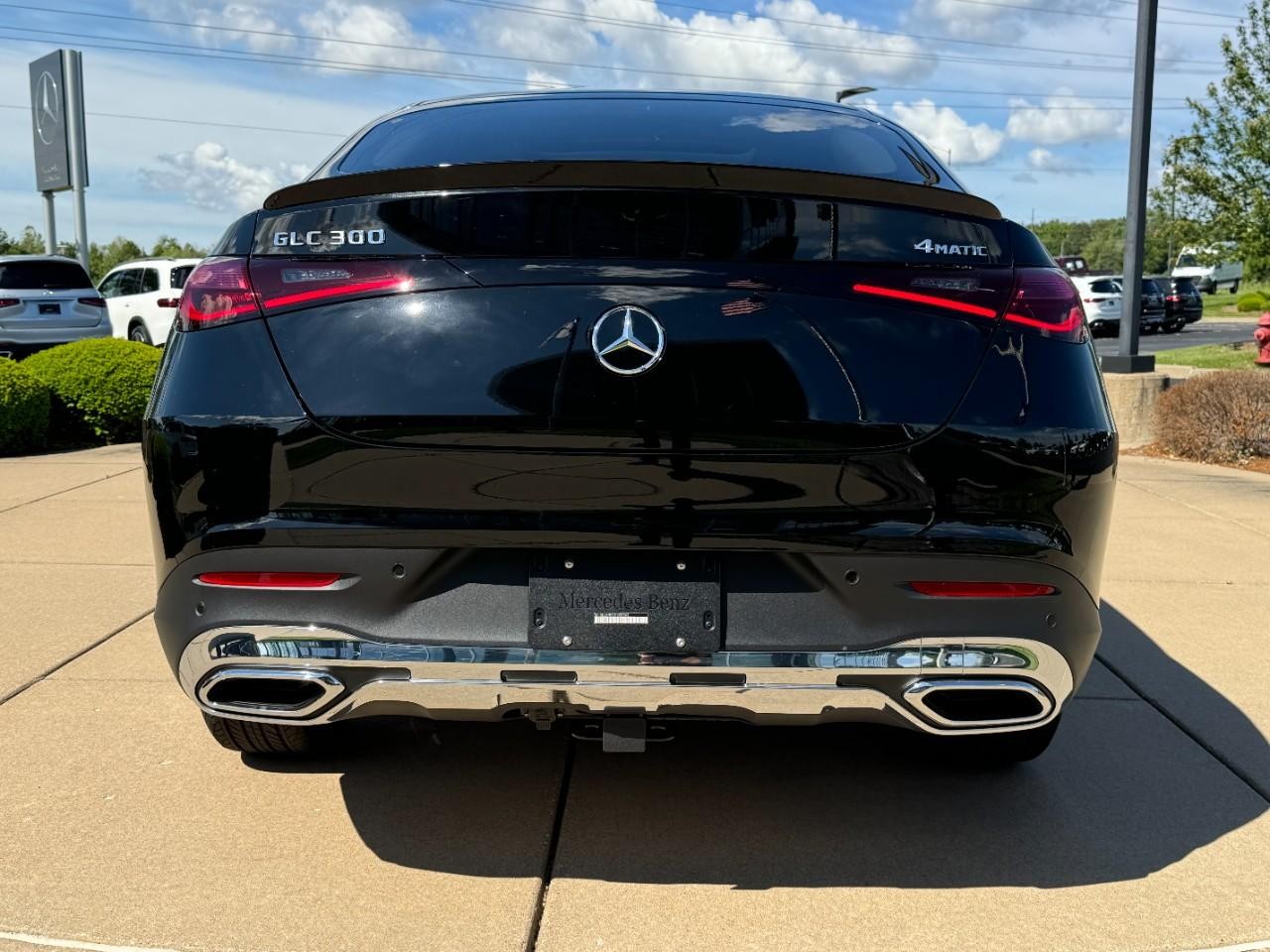 Mercedes-Benz GLC Vehicle Full-screen Gallery Image 17