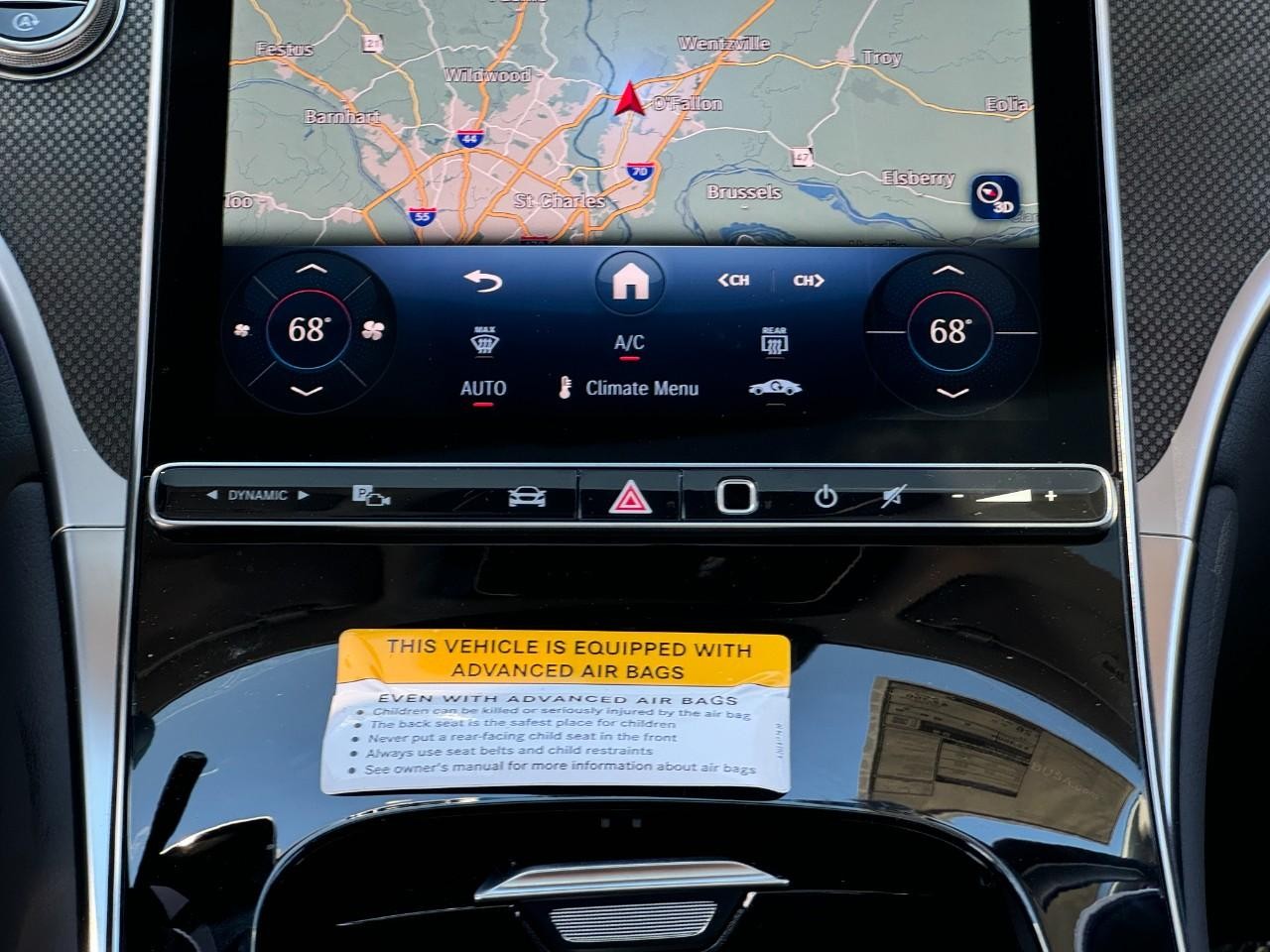 Mercedes-Benz GLC Vehicle Full-screen Gallery Image 19