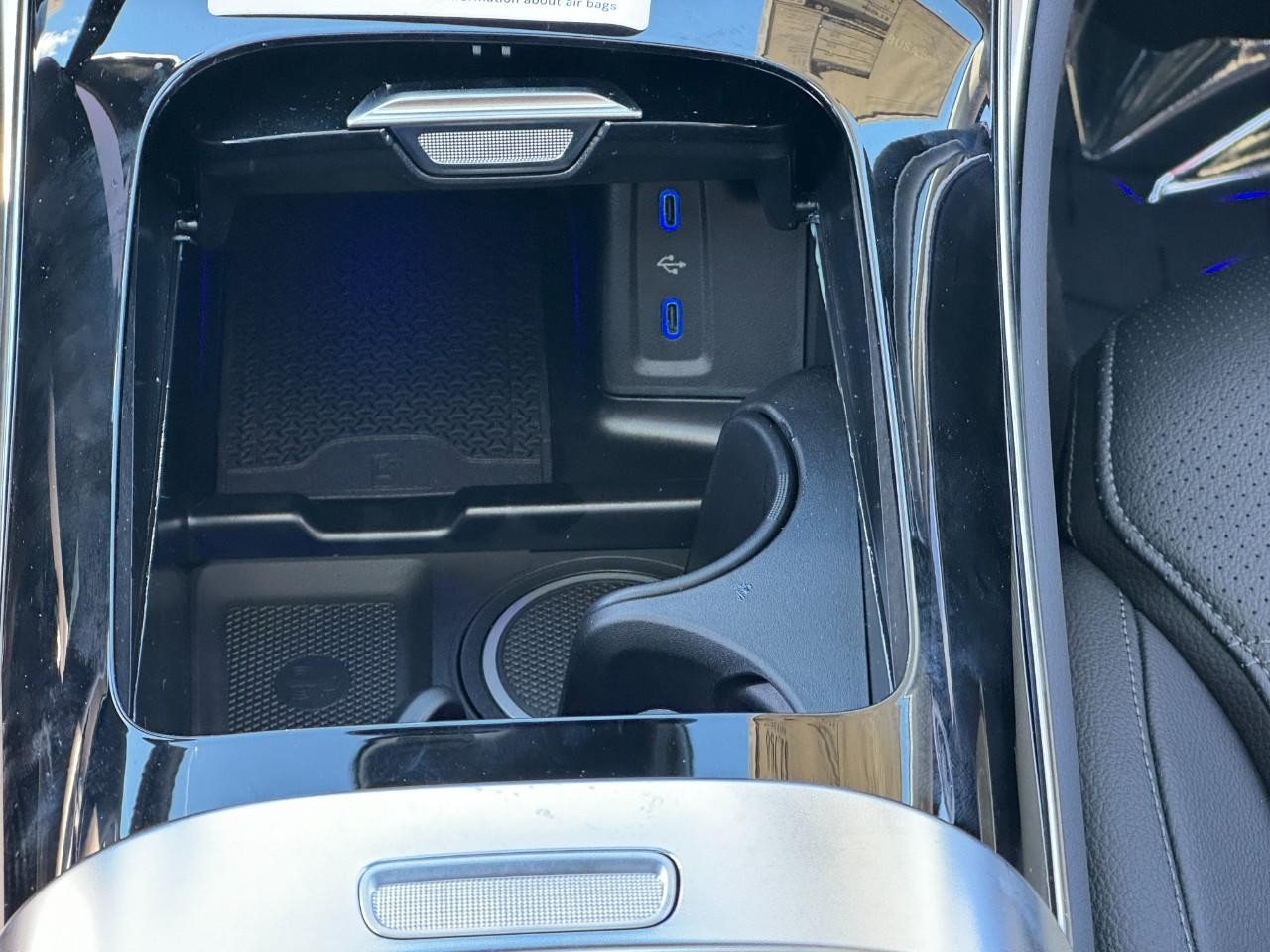 Mercedes-Benz GLC Vehicle Full-screen Gallery Image 20