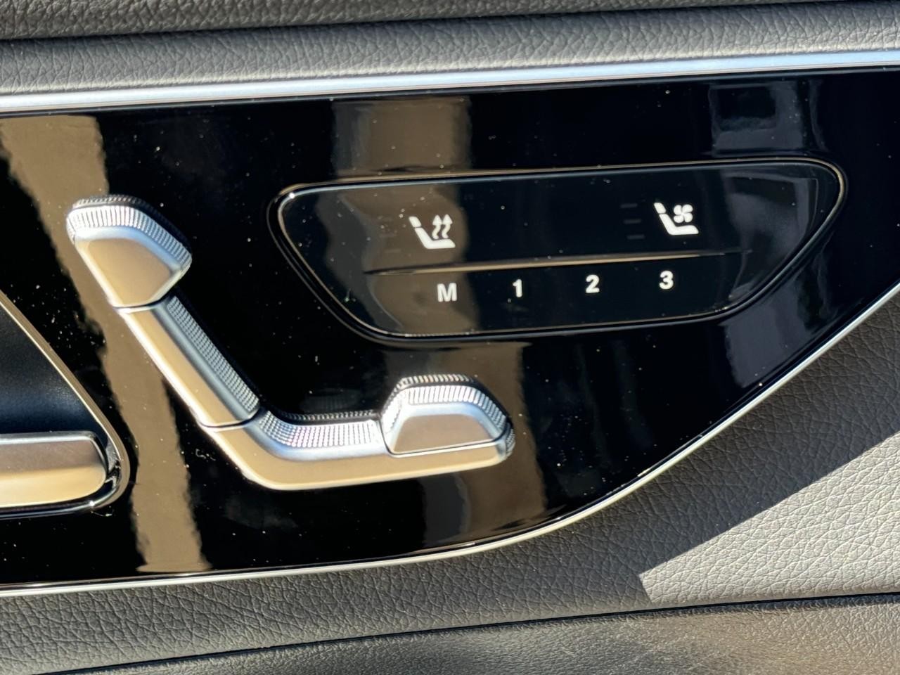 Mercedes-Benz GLC Vehicle Full-screen Gallery Image 21