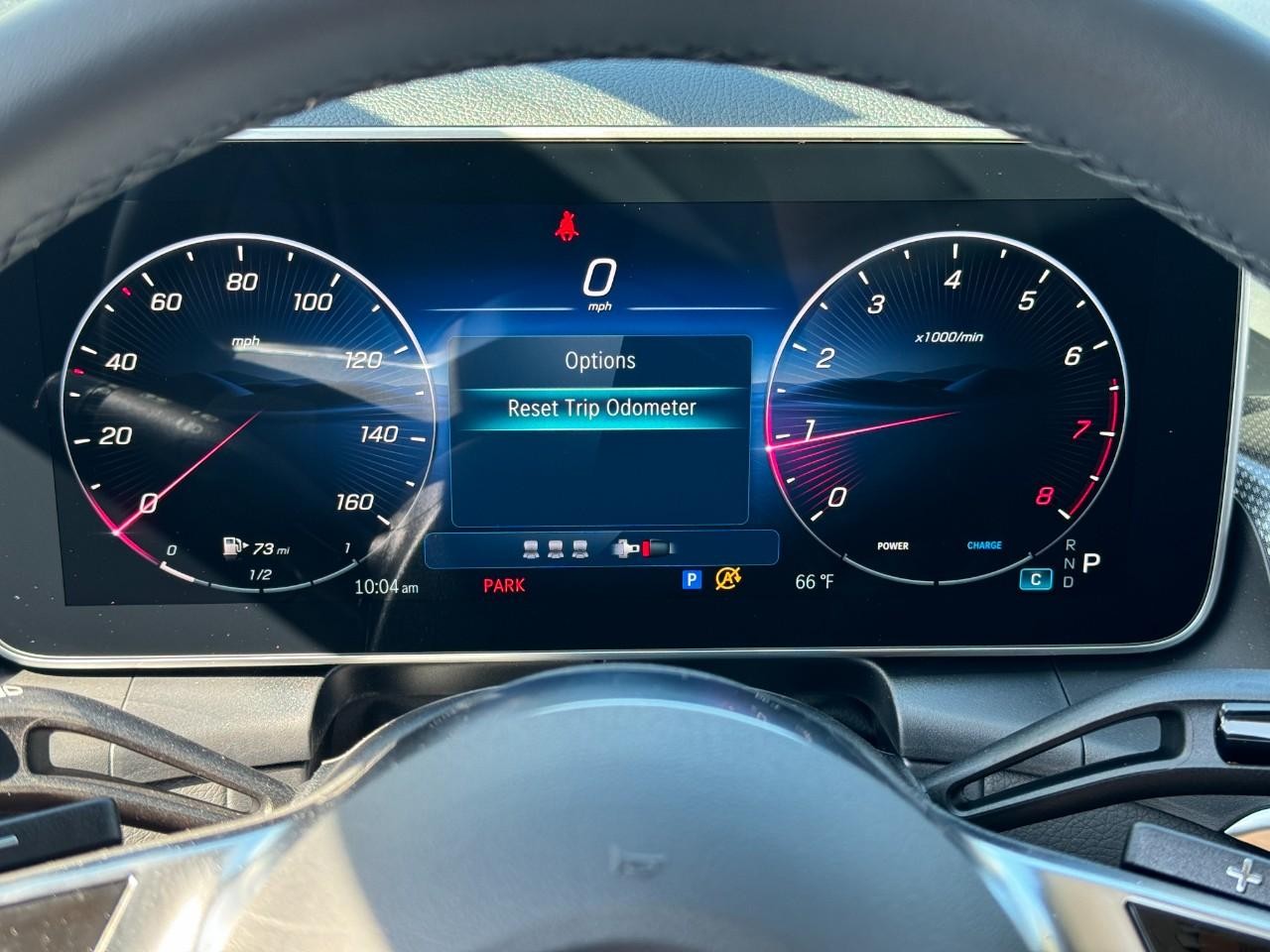 Mercedes-Benz GLC Vehicle Full-screen Gallery Image 29