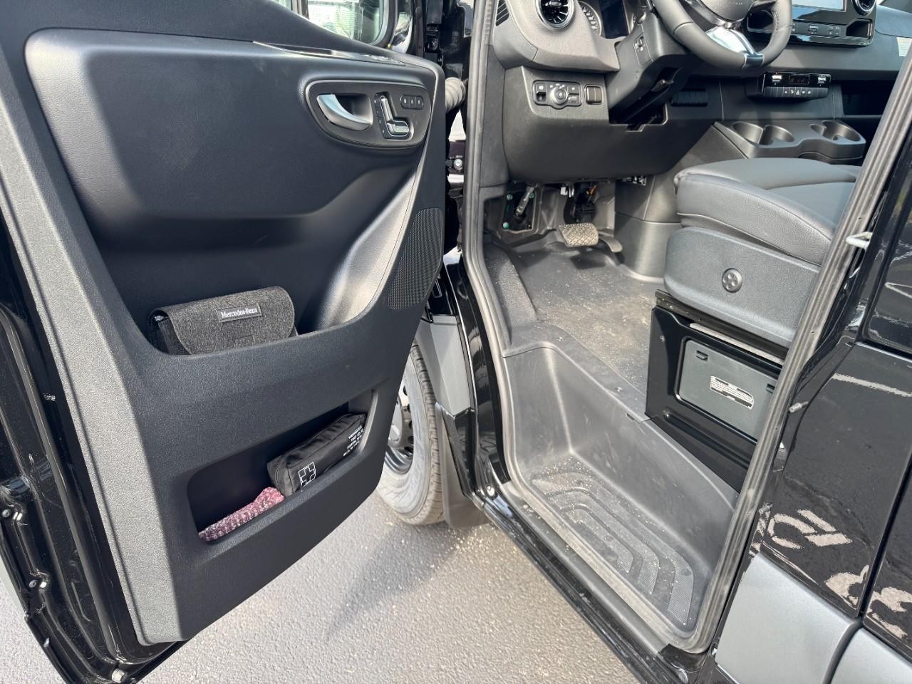 Mercedes-Benz Sprinter Cargo Van Vehicle Full-screen Gallery Image 21