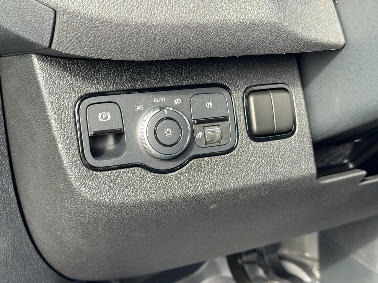 Mercedes-Benz Sprinter Cargo Van Vehicle Full-screen Gallery Image 22