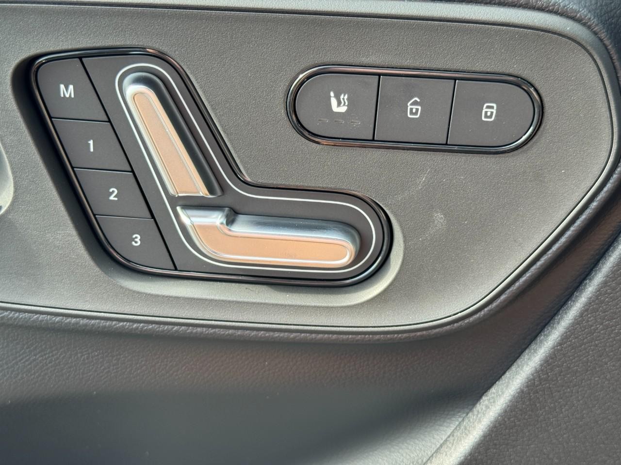 Mercedes-Benz Sprinter Cargo Van Vehicle Full-screen Gallery Image 29