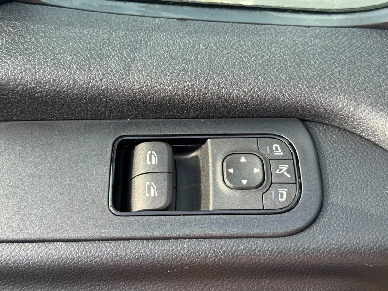 Mercedes-Benz Sprinter Cargo Van Vehicle Full-screen Gallery Image 30