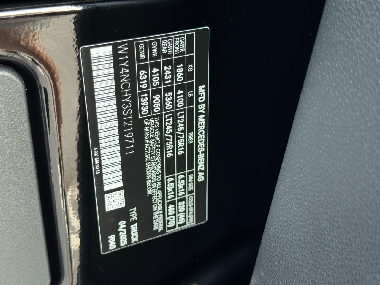 Mercedes-Benz Sprinter Cargo Van Vehicle Full-screen Gallery Image 33