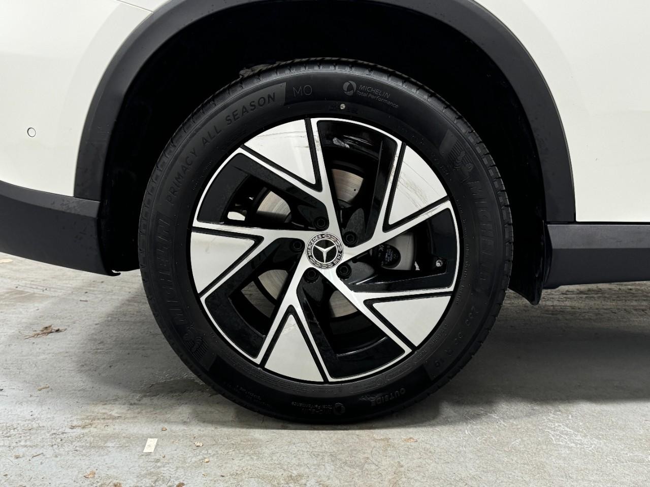 Mercedes-Benz GLC Vehicle Full-screen Gallery Image 5