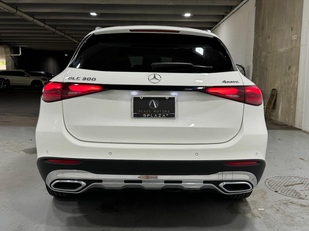 Mercedes-Benz GLC Vehicle Full-screen Gallery Image 9