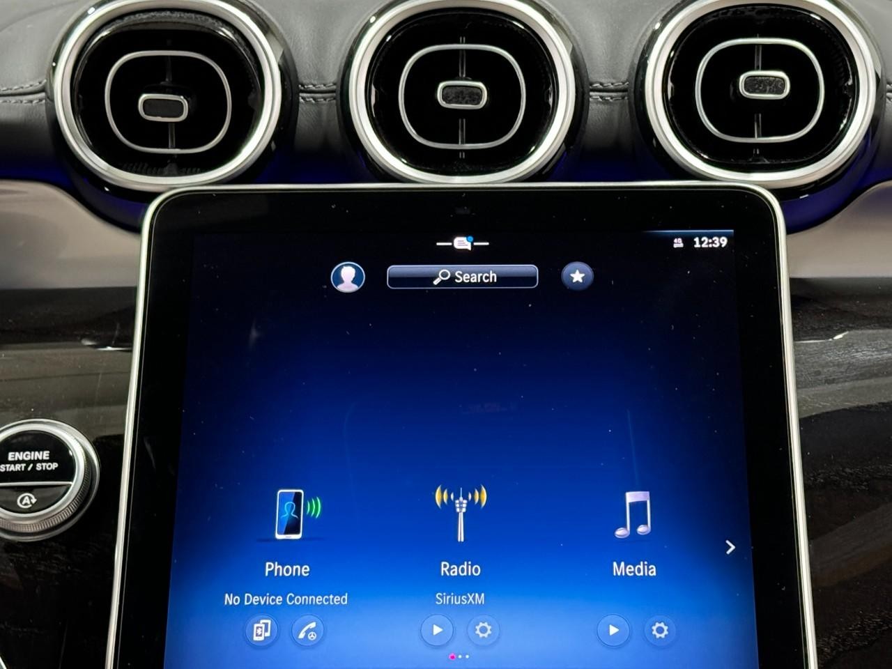 Mercedes-Benz GLC Vehicle Full-screen Gallery Image 13