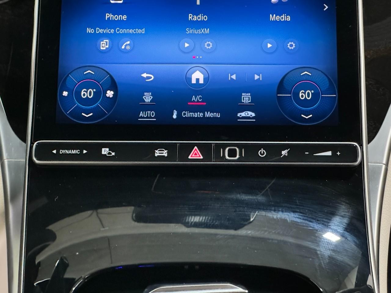 Mercedes-Benz GLC Vehicle Full-screen Gallery Image 14