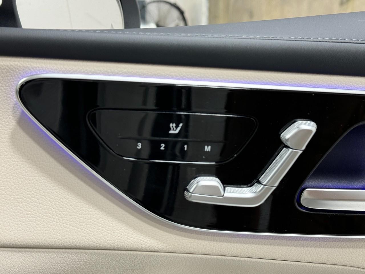 Mercedes-Benz GLC Vehicle Full-screen Gallery Image 20