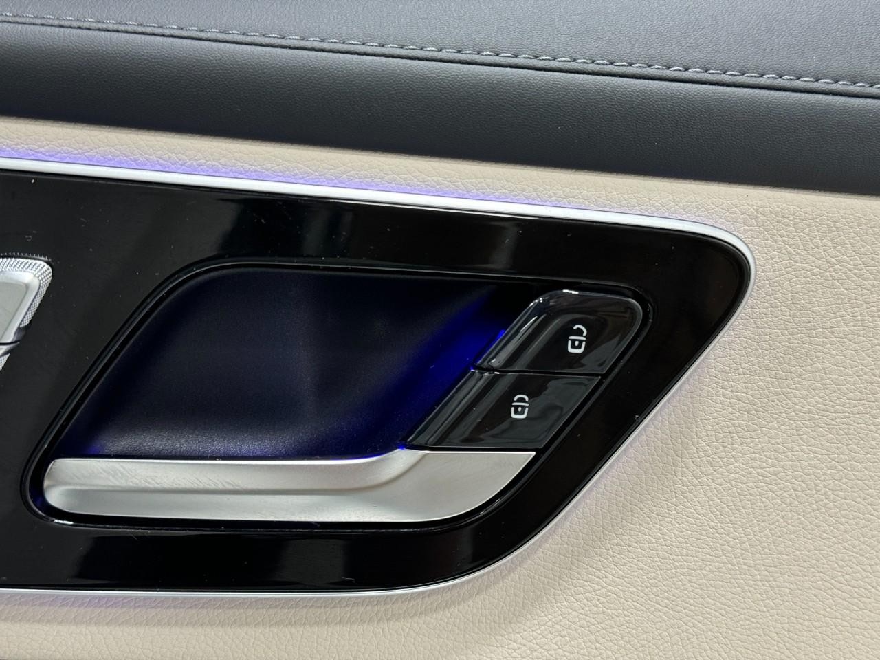 Mercedes-Benz GLC Vehicle Full-screen Gallery Image 21