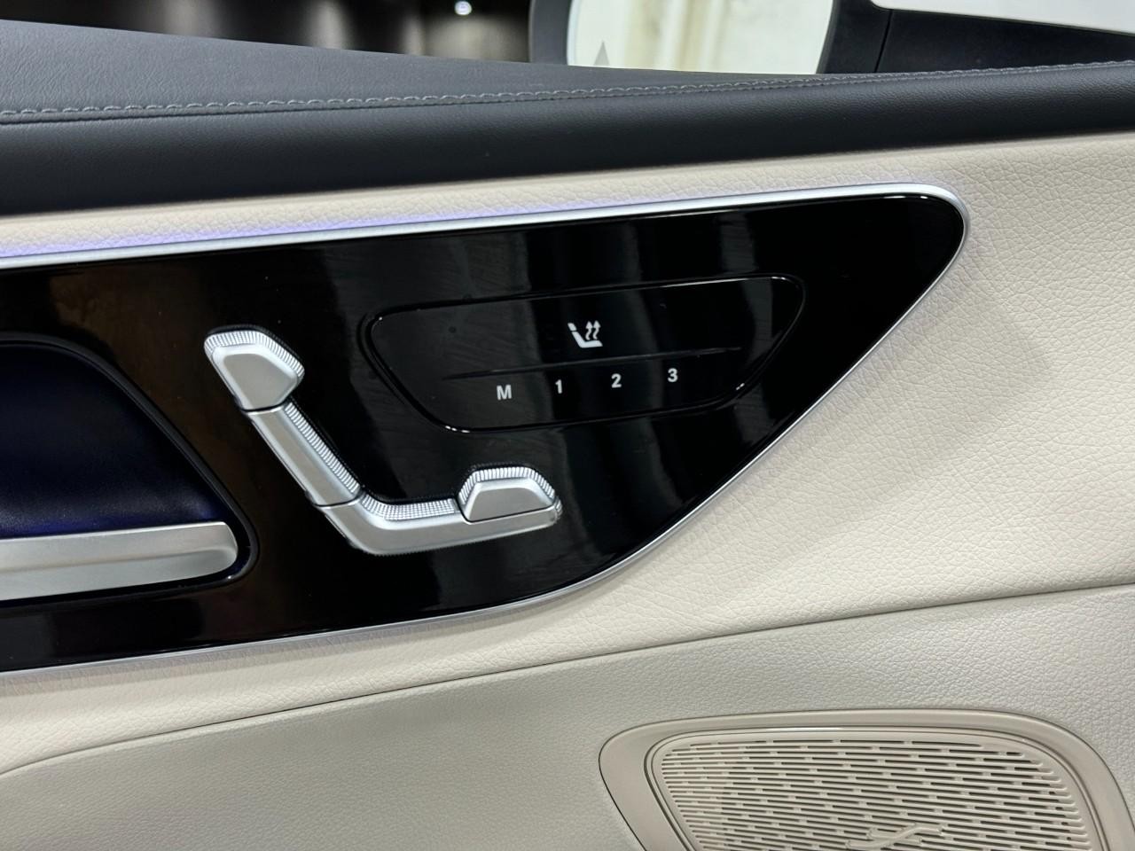 Mercedes-Benz GLC Vehicle Full-screen Gallery Image 23