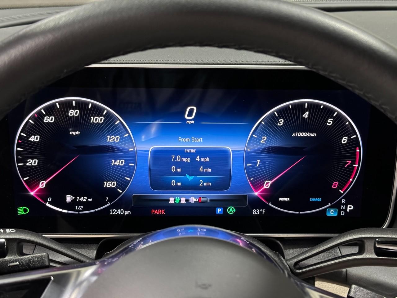 Mercedes-Benz GLC Vehicle Full-screen Gallery Image 34