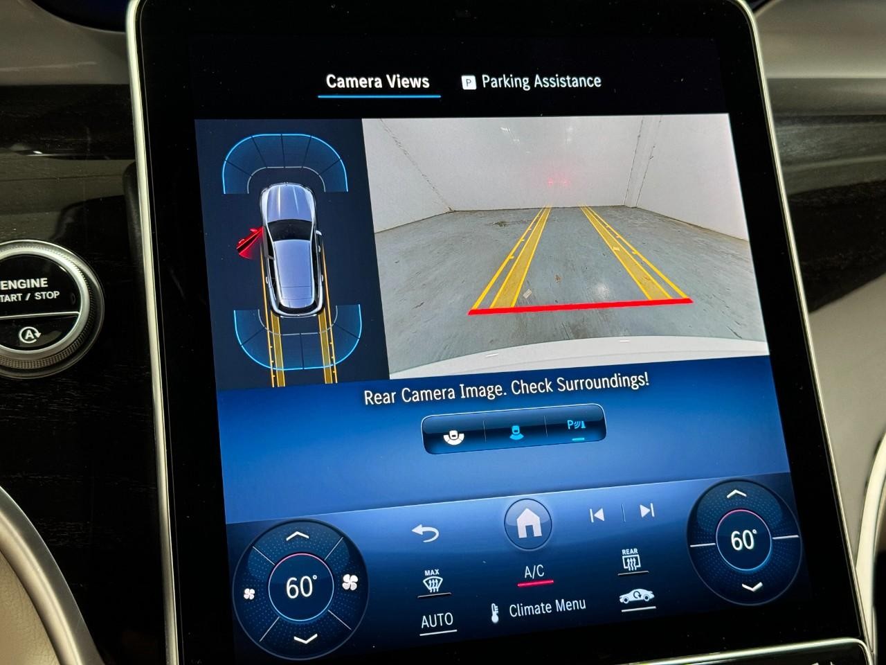 Mercedes-Benz GLC Vehicle Full-screen Gallery Image 35