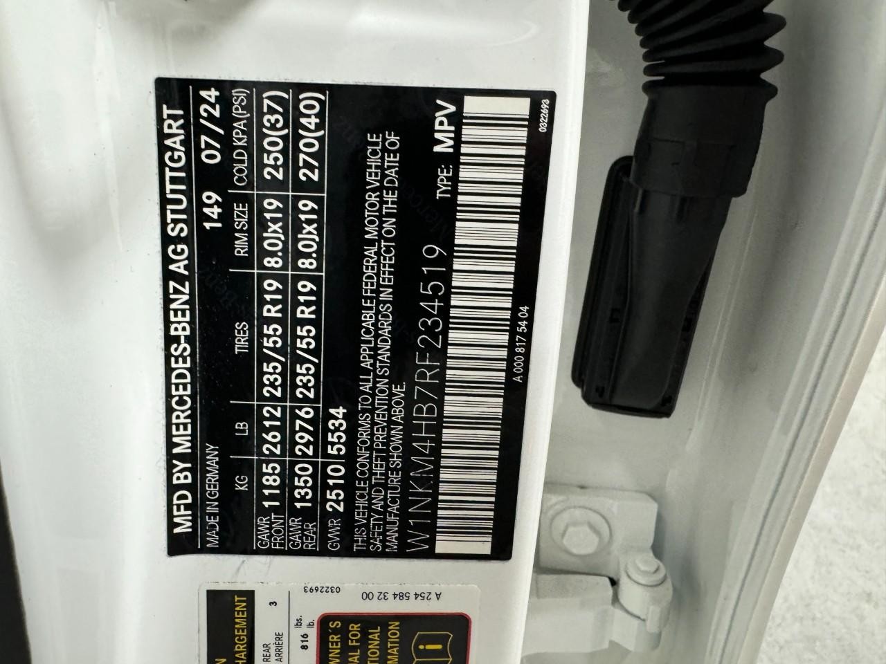 Mercedes-Benz GLC Vehicle Full-screen Gallery Image 36