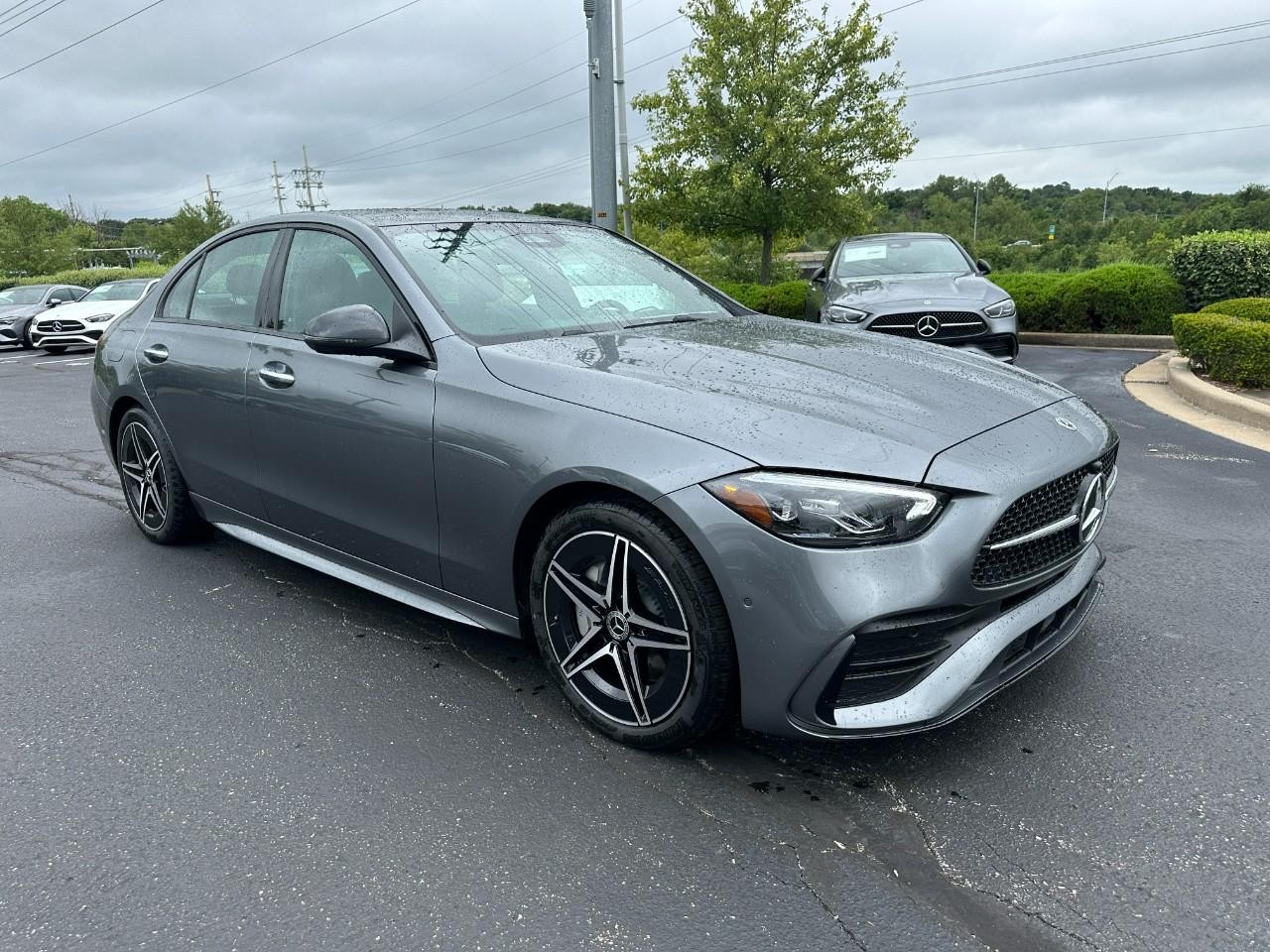 Mercedes-Benz C-Class Vehicle Full-screen Gallery Image 7
