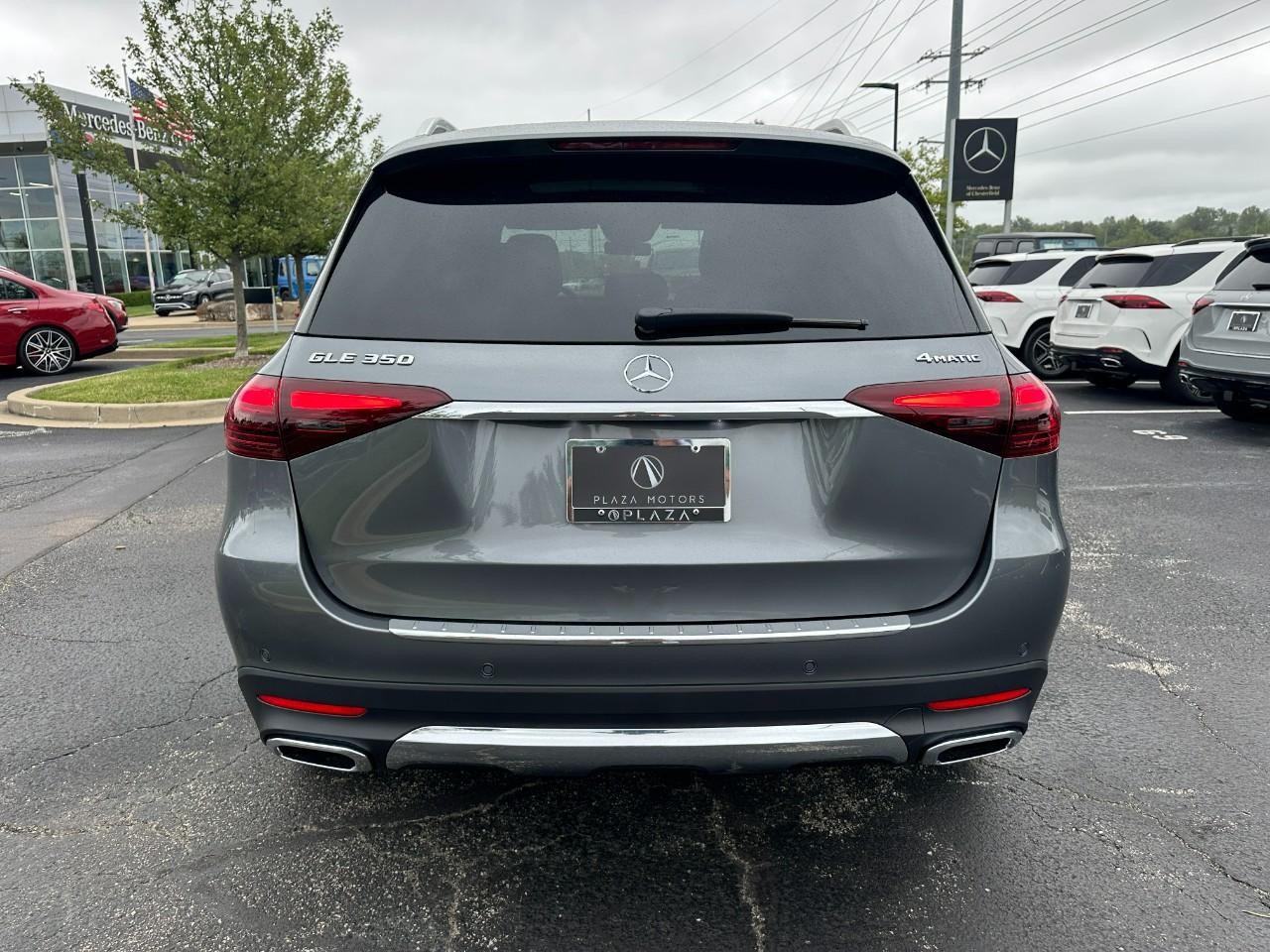 Mercedes-Benz GLE Vehicle Full-screen Gallery Image 4