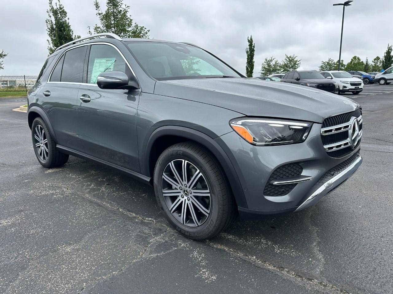 Mercedes-Benz GLE Vehicle Full-screen Gallery Image 7