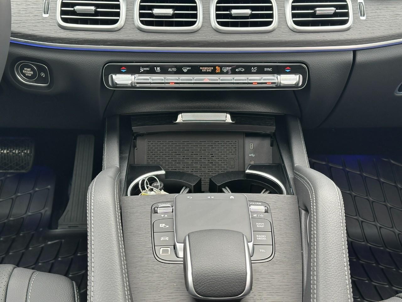 Mercedes-Benz GLE Vehicle Full-screen Gallery Image 15