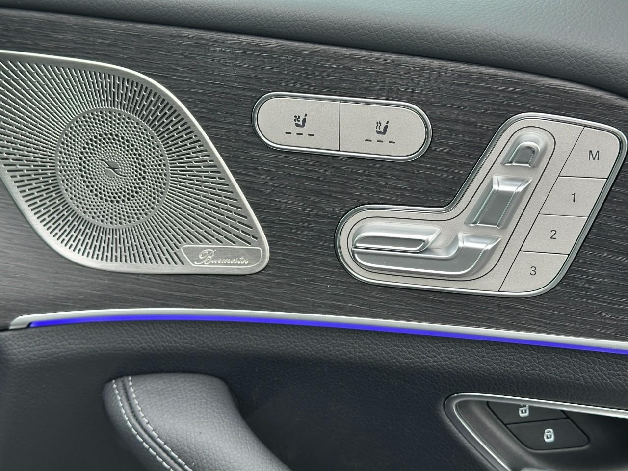 Mercedes-Benz GLE Vehicle Full-screen Gallery Image 19