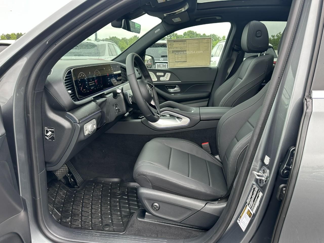 Mercedes-Benz GLE Vehicle Full-screen Gallery Image 20