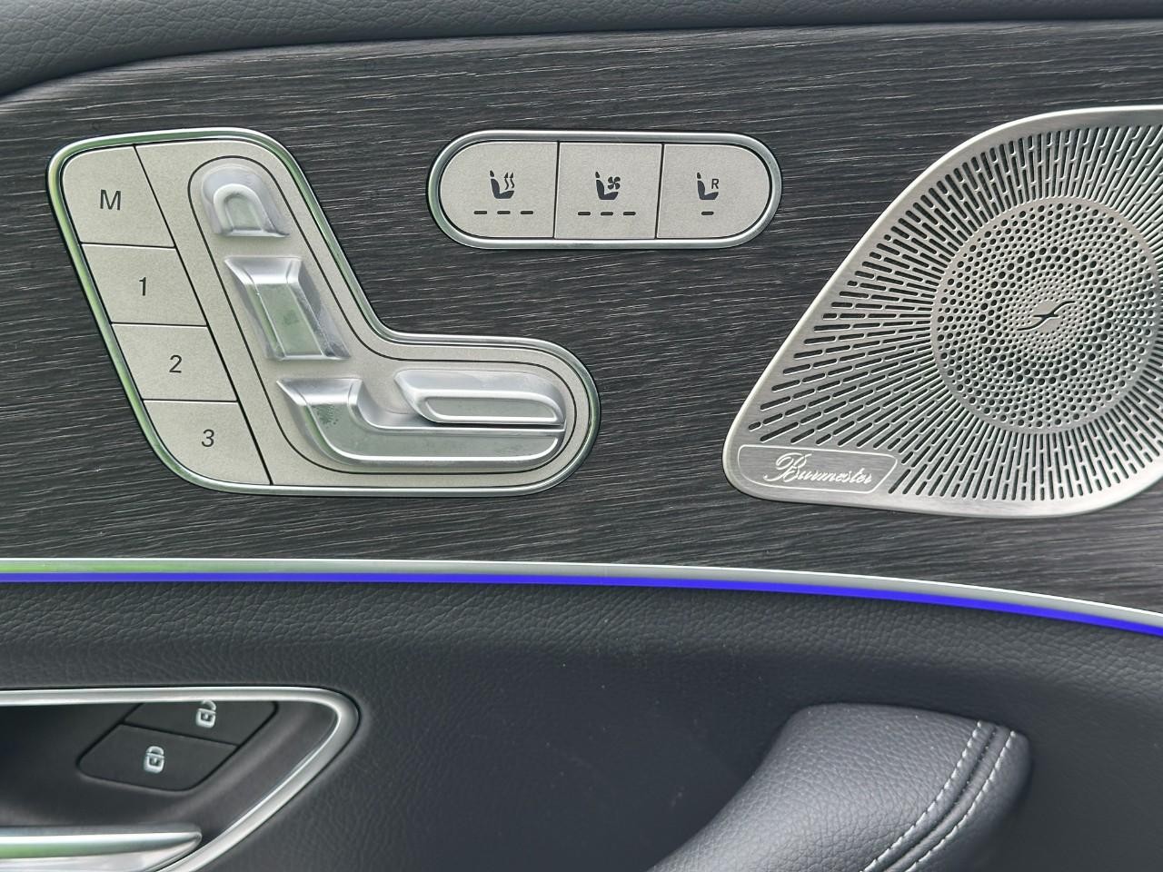 Mercedes-Benz GLE Vehicle Full-screen Gallery Image 22