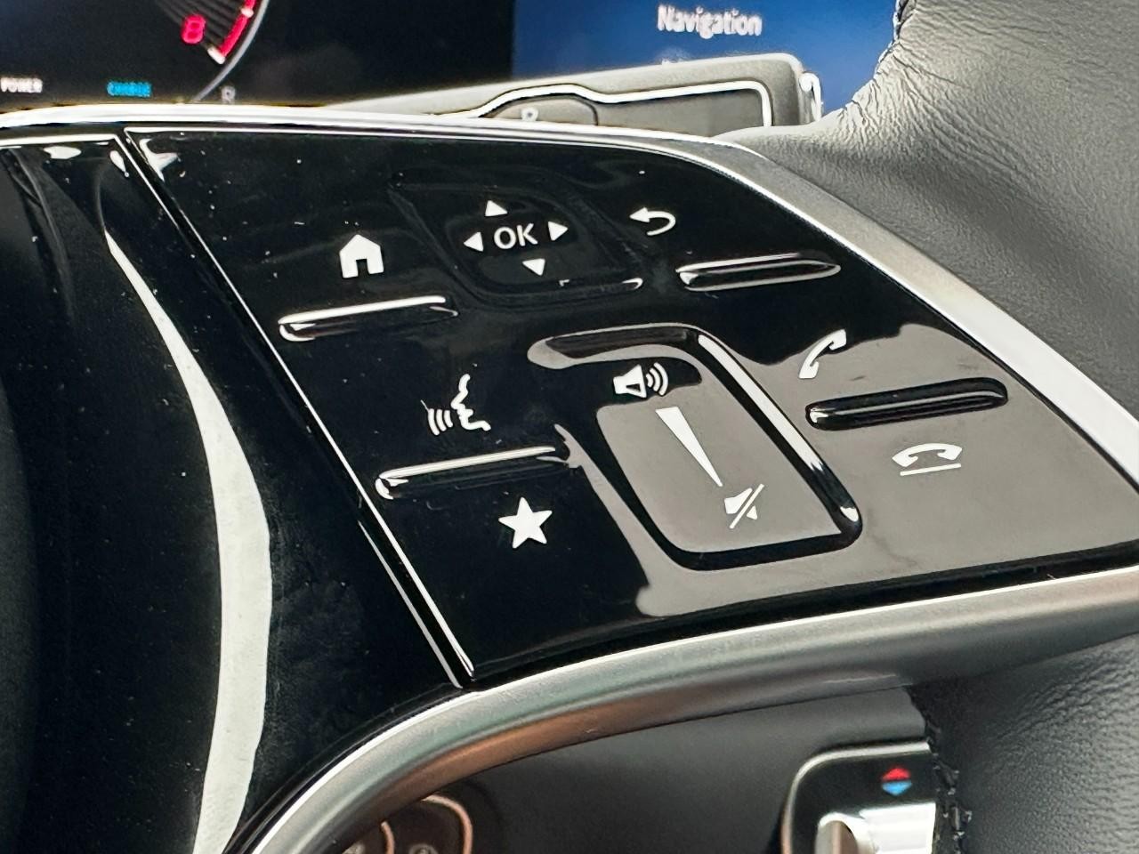 Mercedes-Benz GLE Vehicle Full-screen Gallery Image 25