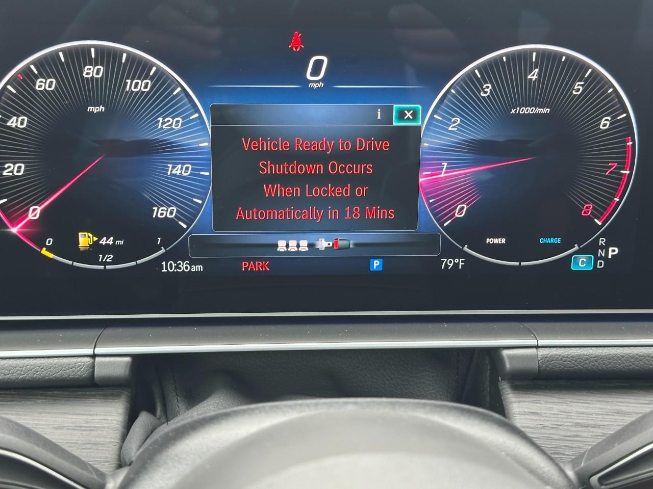 Mercedes-Benz GLE Vehicle Full-screen Gallery Image 26