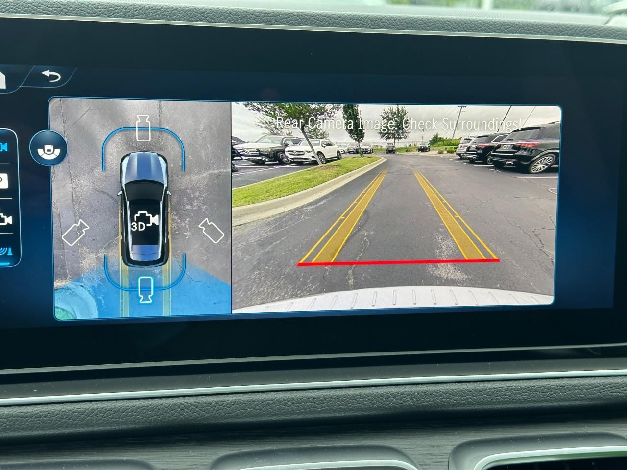 Mercedes-Benz GLE Vehicle Full-screen Gallery Image 31