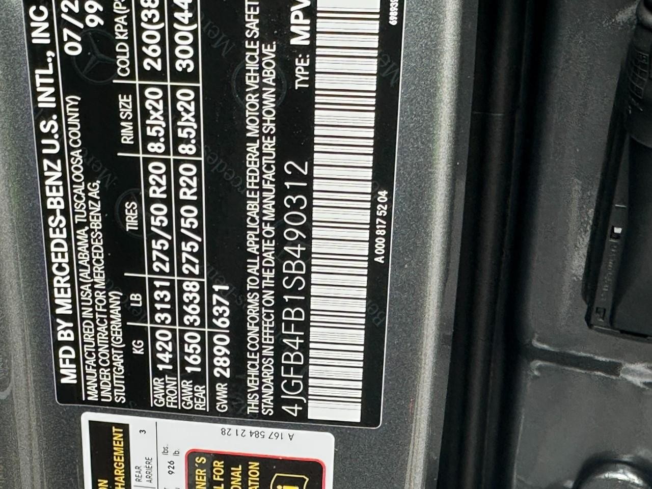 Mercedes-Benz GLE Vehicle Full-screen Gallery Image 32