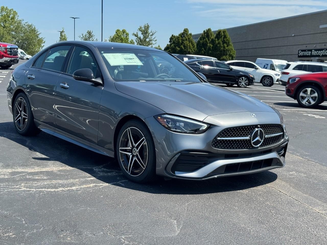 Mercedes-Benz C-Class Vehicle Full-screen Gallery Image 7