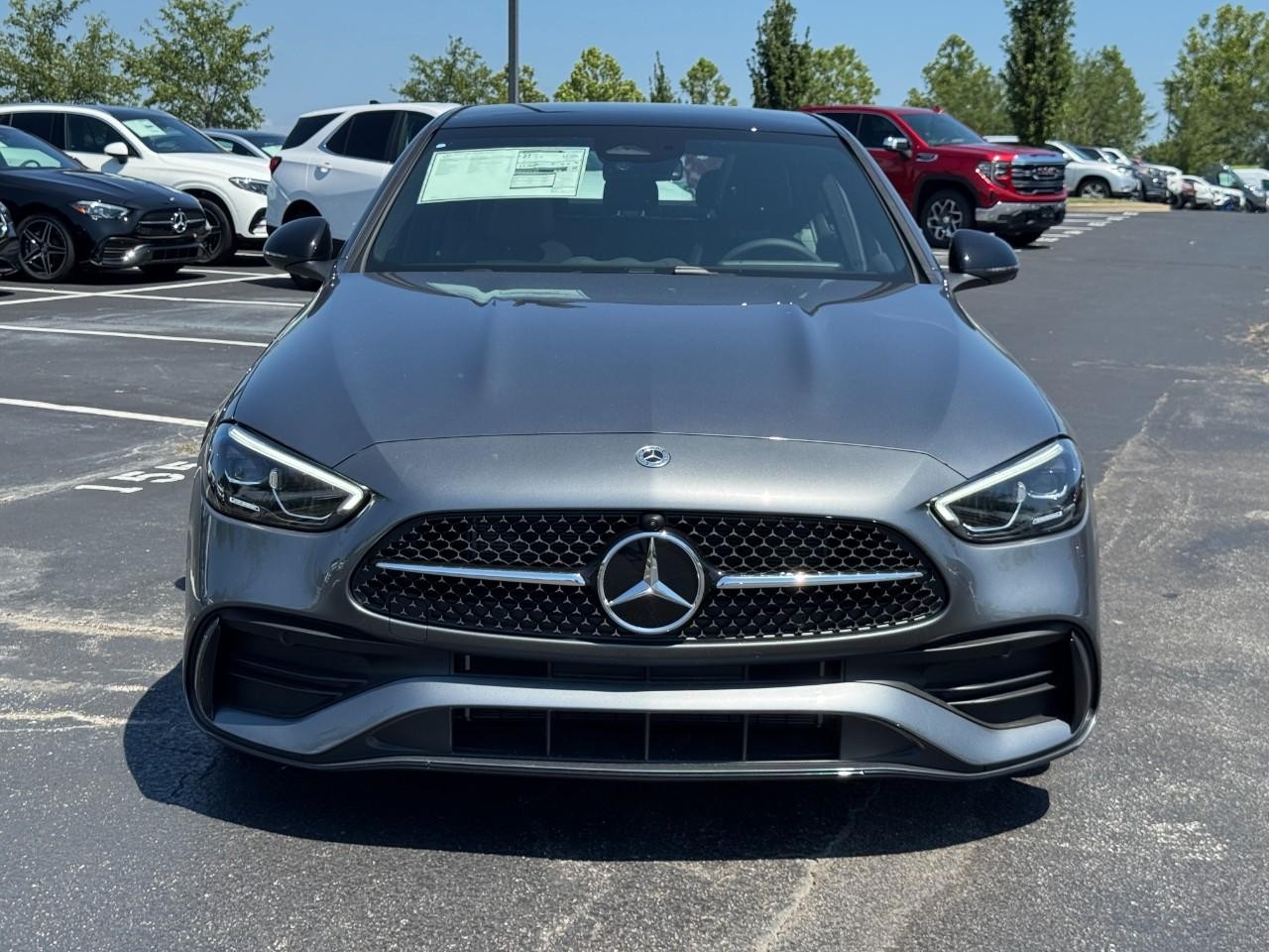 Mercedes-Benz C-Class Vehicle Full-screen Gallery Image 8