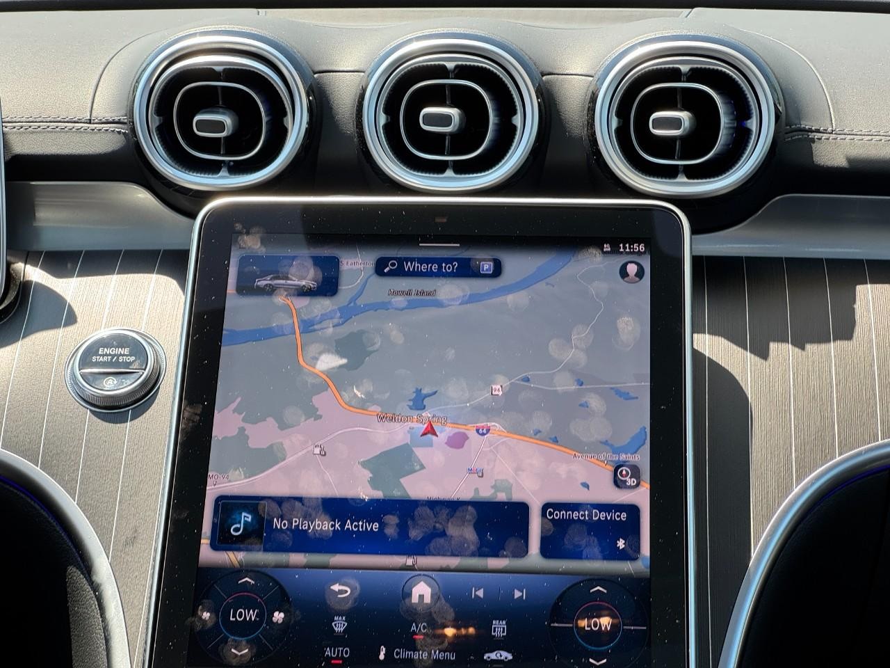 Mercedes-Benz C-Class Vehicle Full-screen Gallery Image 15